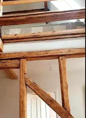 Wohnen Im Dreiseitenhof Mit Galerieschlafzimmer דירה